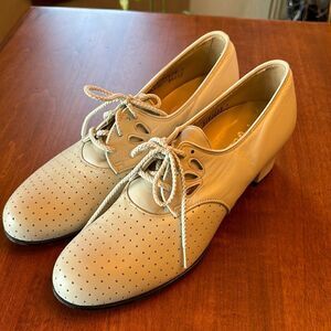 NEW. Vintage Barefoot Freedom Granny Oxfords - Size 8